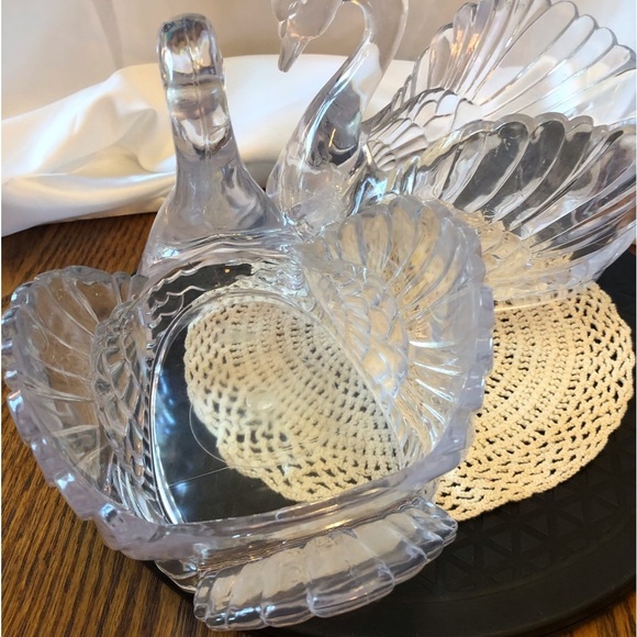 Pair of Clear Plastic Swans from Regaline Made in USA 1960s - Picture 4 of 8